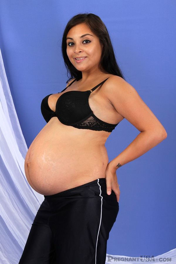 Erica Lactating Preggo - PregnantUSA :: Pregnant Babes :: Lactating Tits :: Squirting Milk